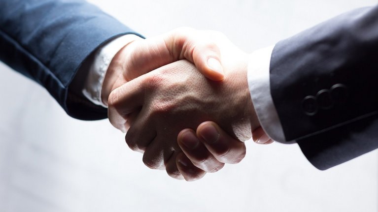 Two man shaking hands