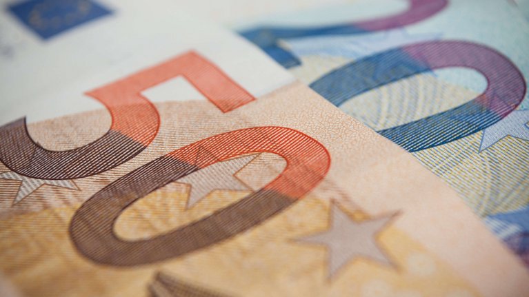 Nahaufnahme einer 50 und 20 Euro banknote