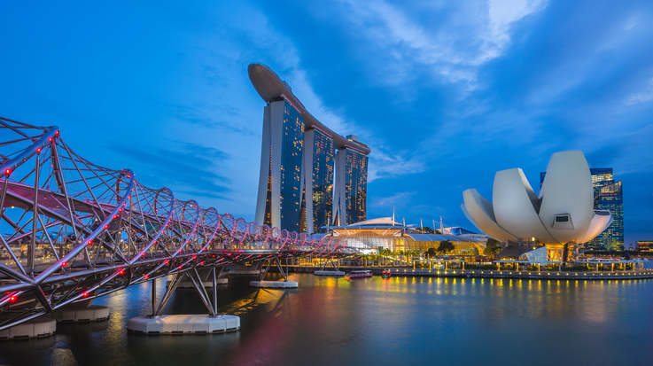 Helix Bridge mit der Marina Bay Sands im Hintergrund, Marina Bay, Singapore