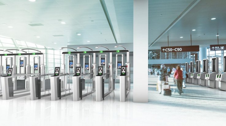 The EasyPASS system with secunet technology in an airport hall