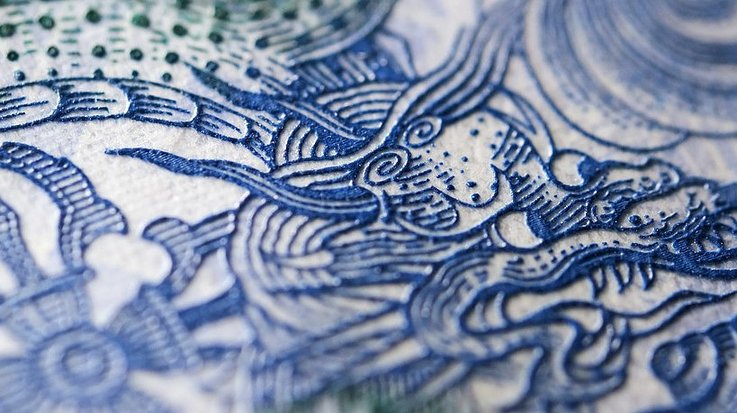 Close-up of a banknote for Bhutan from Hybrid™ substrate