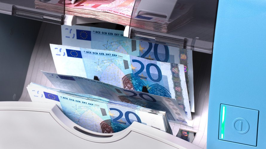 Output tray of the BPS® C1 with 20€ bills