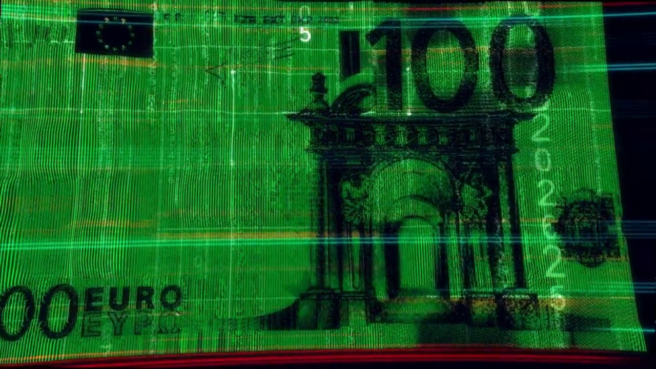 Großaufnahme eines aus vielen kleinen grünen Lichtpunkten bestehenden 100-Euro-Scheins