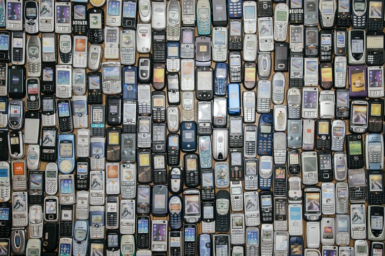 Image of old mobilephones 