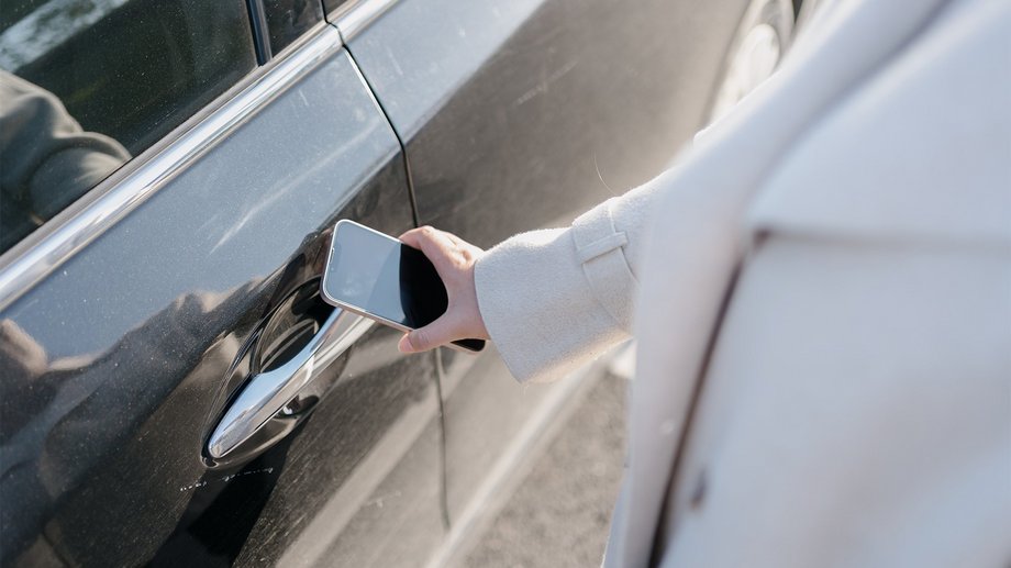 Close up of a woman who opens her car with her smartphone