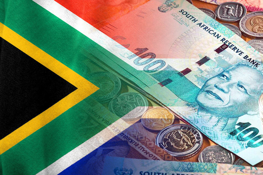 Südafrikanisches Bargeld neben der südafrikanischen Flagge