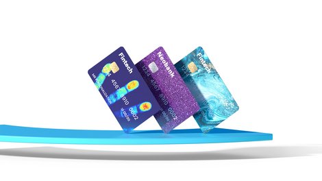Drei moderne Neobank- und Fintech-Karten mit Fingerabdruck, Glitzer und Marmor-Muster