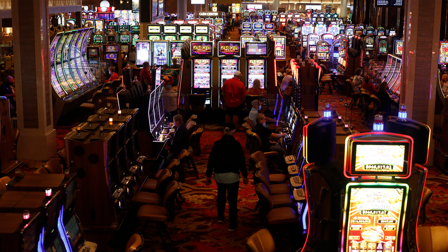 Inner workings of US casinos and cash-management centers – slot machine